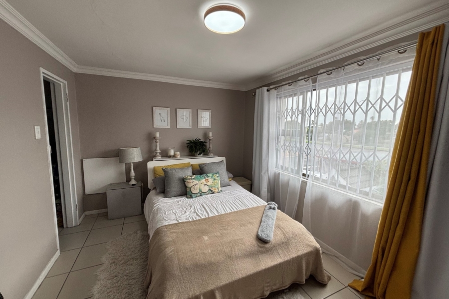 2 Bedroom Property for Sale in Goodwood Estate Western Cape